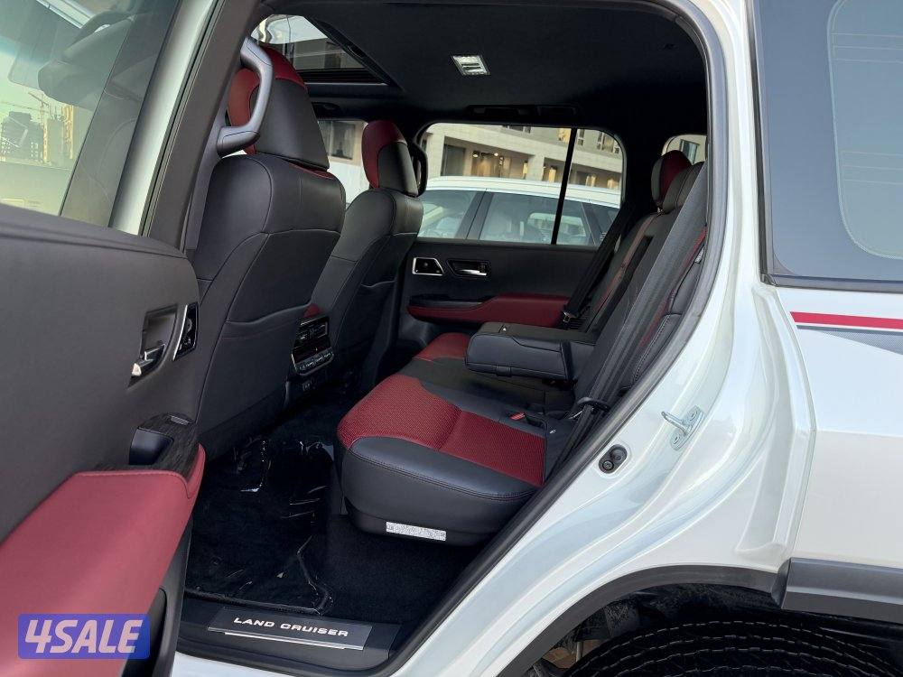 لاندكروس GR سبورت 2023 عداد 27 الف الساير صبغ وكالة تحت الكفالة3