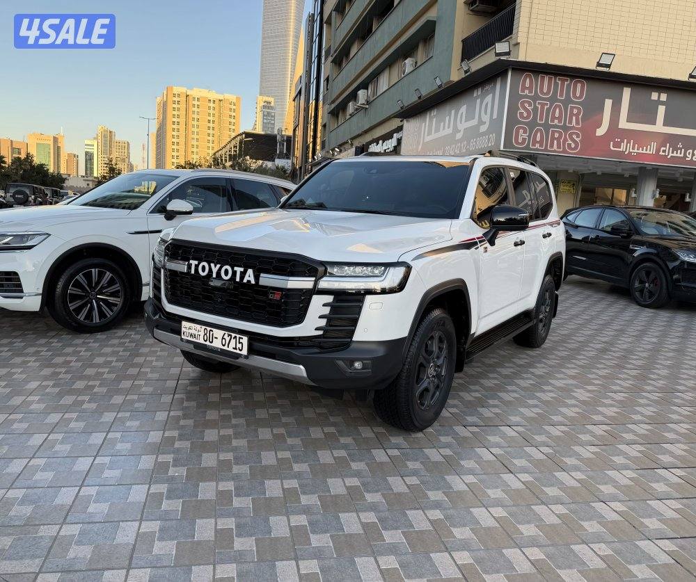 لاندكروس GR سبورت 2023 عداد 27 الف الساير صبغ وكالة تحت الكفالة4