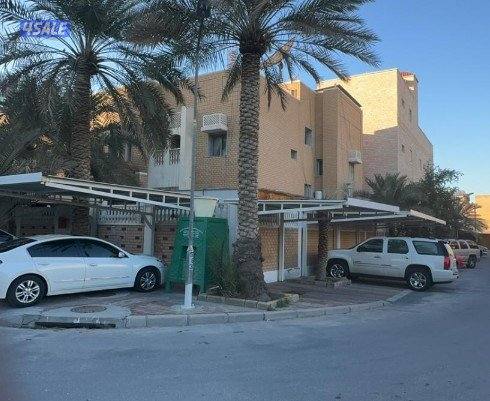 للبيع بيت في القرين حكومي زاوية داخلي دورين عل وضعه0