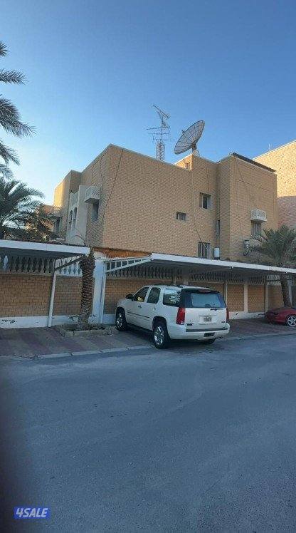 للبيع بيت في القرين حكومي زاوية داخلي دورين عل وضعه2