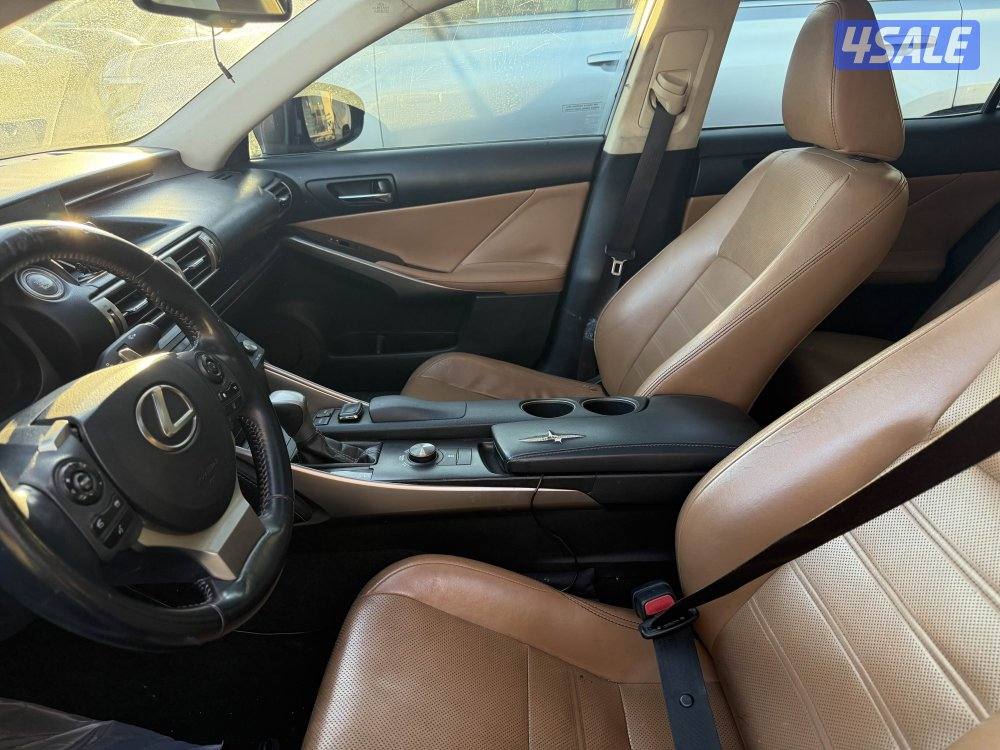 لكزس is 350 موديل 20152