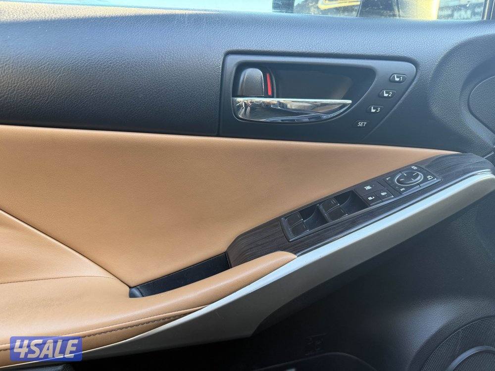 لكزس is 350 موديل 20153