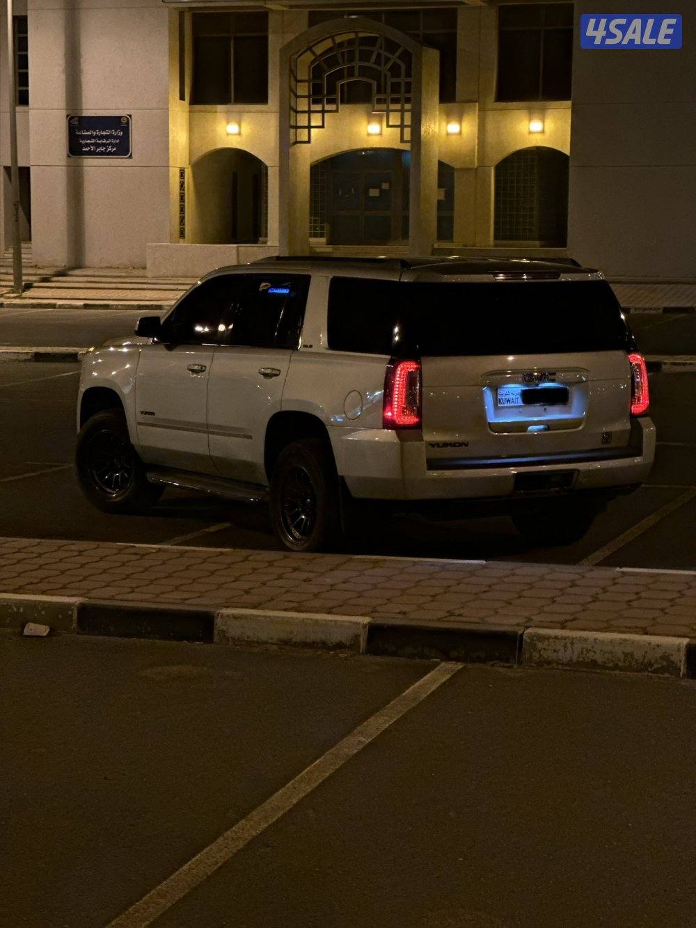 للبيع يوكن SLE 2015 صبغ الوكاله 230km4