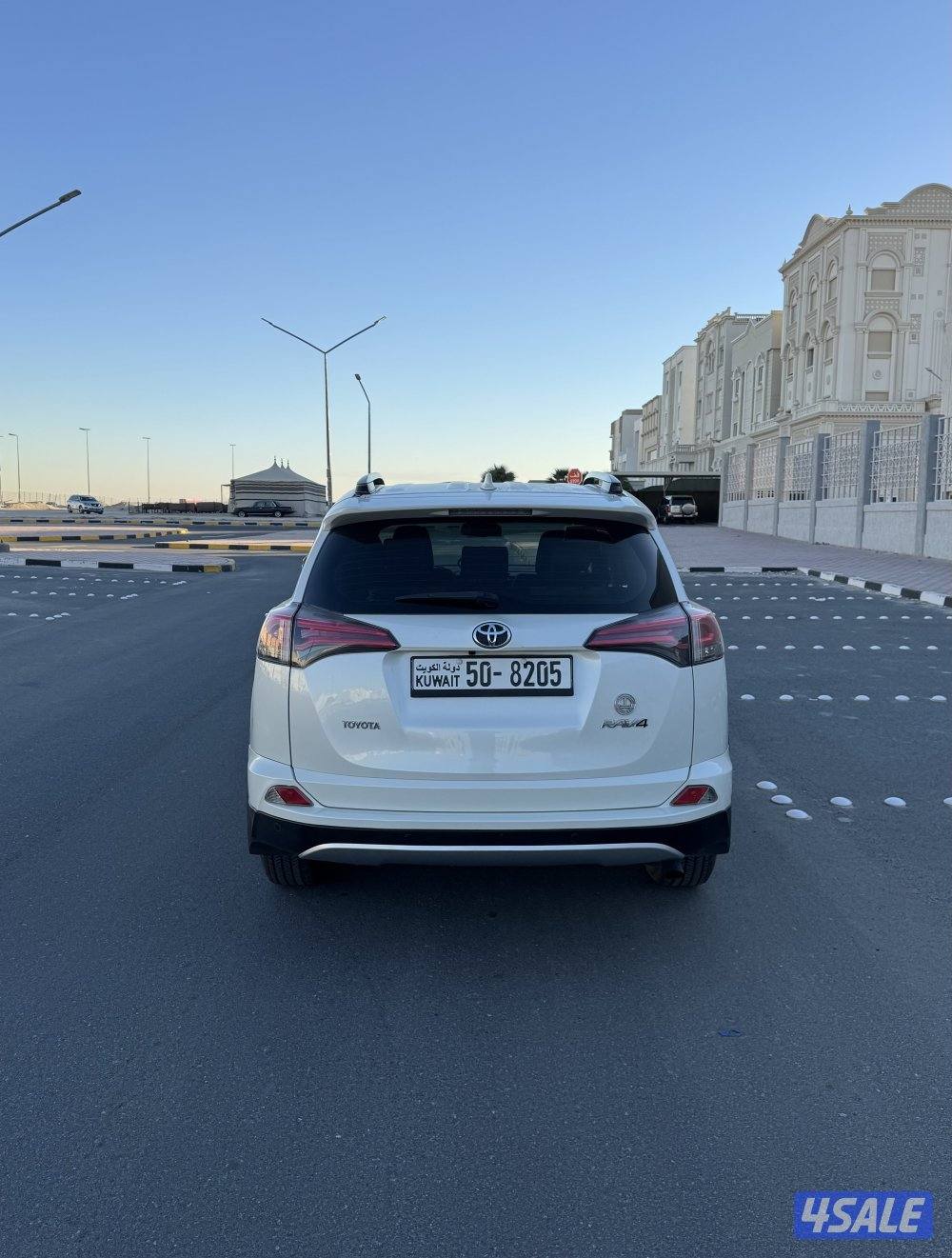 للبيع راف فور 2018 اللون ابيض3