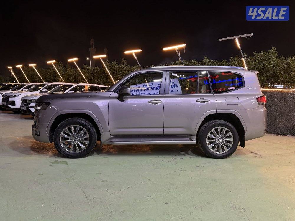 للبيع كاش بالأقساط لاندكروزر GXR AERO 20221