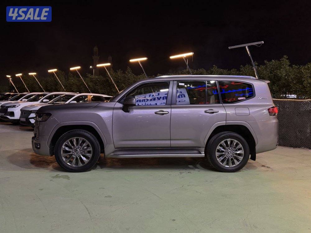 للبيع كاش بالأقساط لاندكروزر GXR AERO 20228