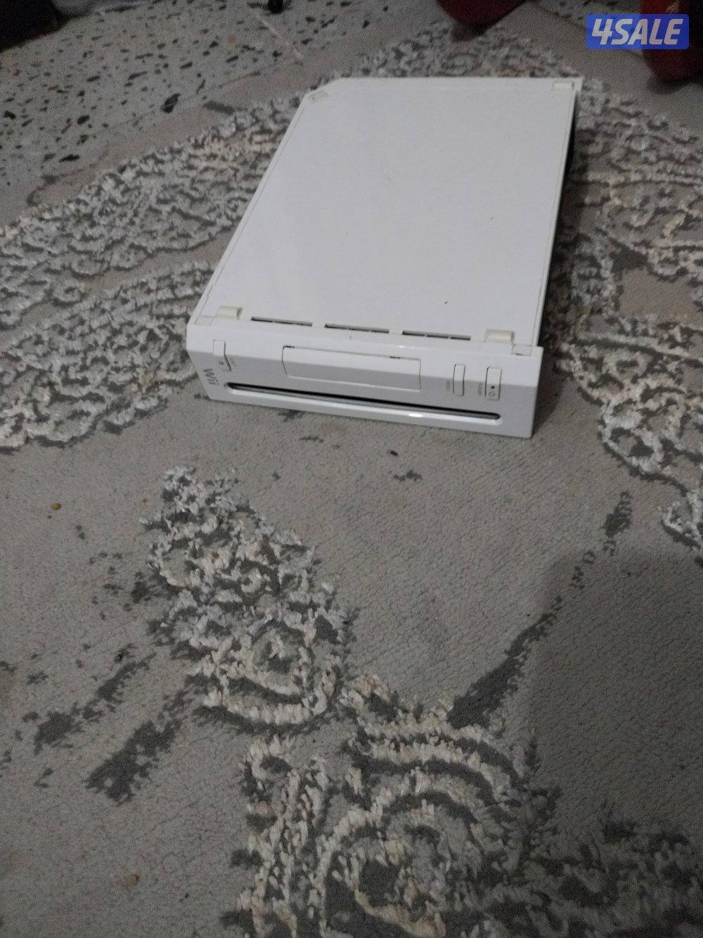 نيتيندو وي شغال مافيه شي بس بدون أغراض بس الجهاز و لو تبي تبدل عادي2