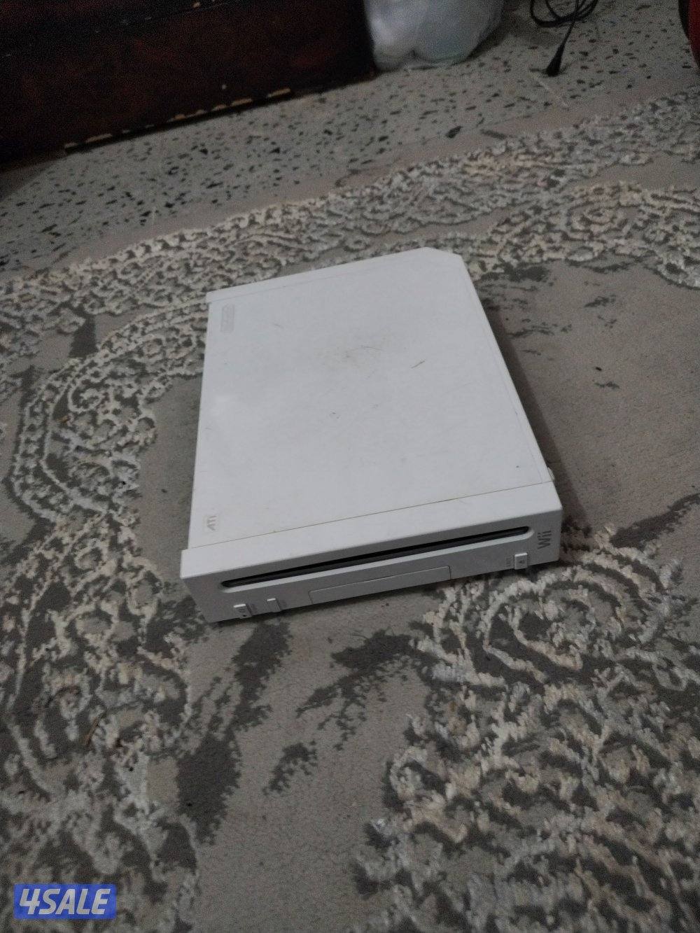 نيتيندو وي شغال مافيه شي بس بدون أغراض بس الجهاز و لو تبي تبدل عادي3