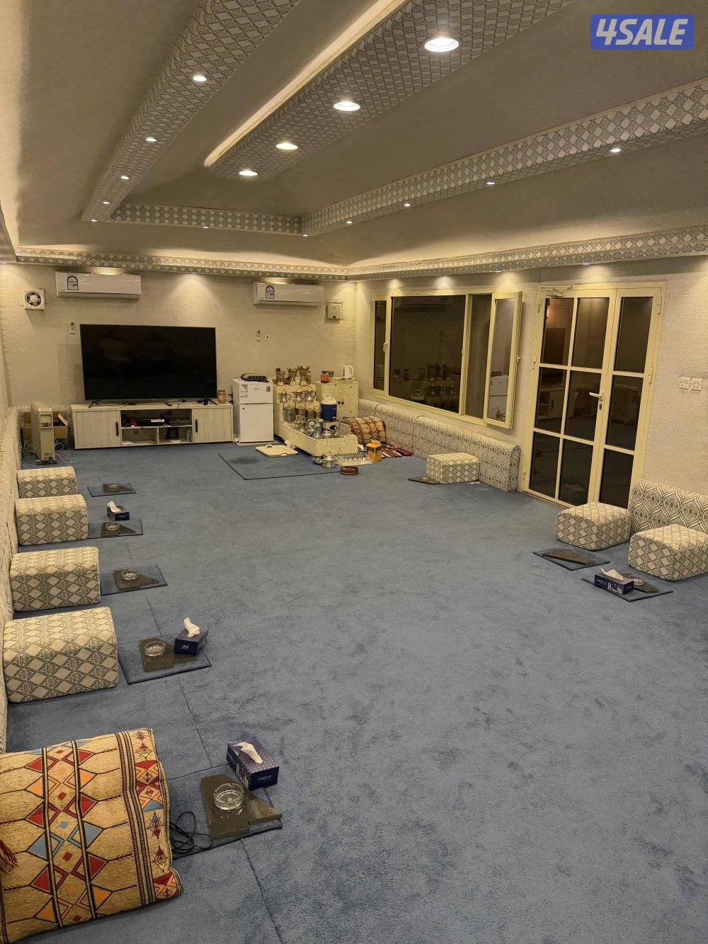 للبيع خيمة ملكية3