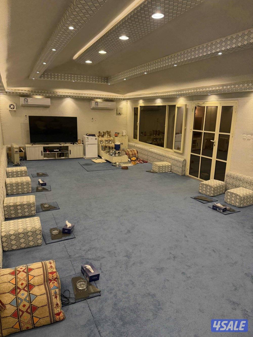 للبيع خيمة ملكية2