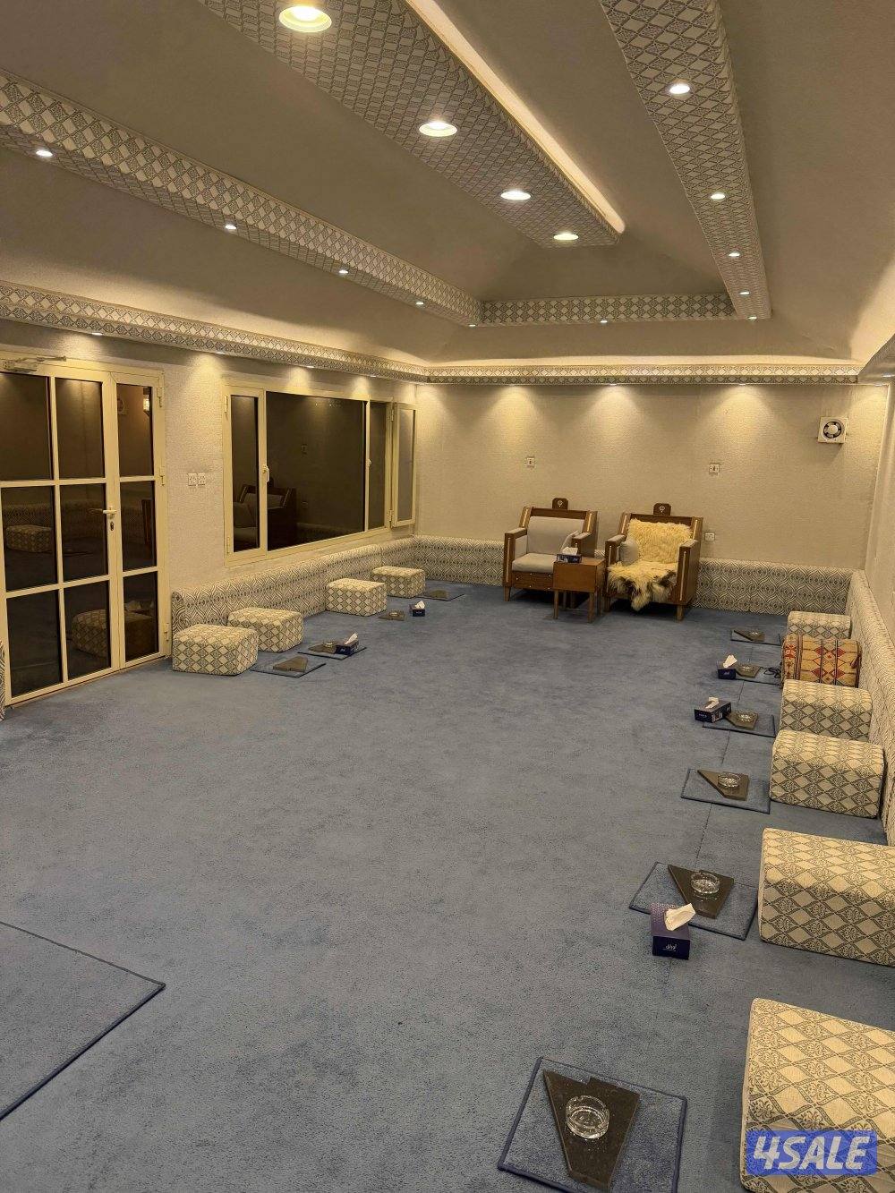 للبيع خيمة ملكية3