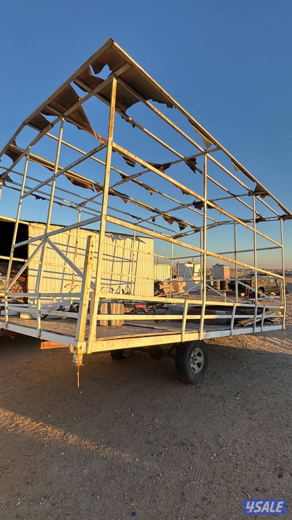 للبيع شاليه وعرزاله وعربانه اغراض مخيم كامل حمام عزكم الله وخيمتين 6/43