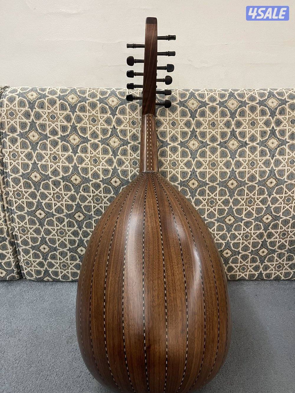 للبيع عود لوثير صناعت عمرو مصطفى أوتاره جديده والعود نضيف1