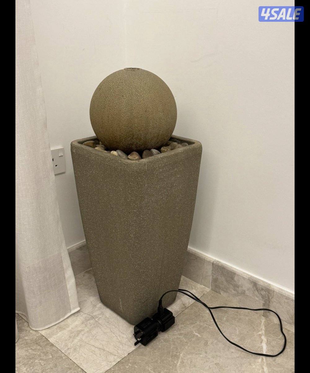 للبيع حوض سمك مع اسماك + نافوره + لوحه فنيه قديمه للفنان ايوب حسين1