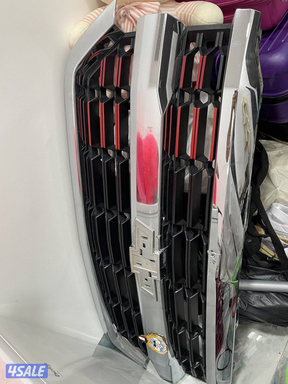 للبيع شبك سلفرادو اصلي gm يركب من٢٠١٦ لين٢٠١٨0