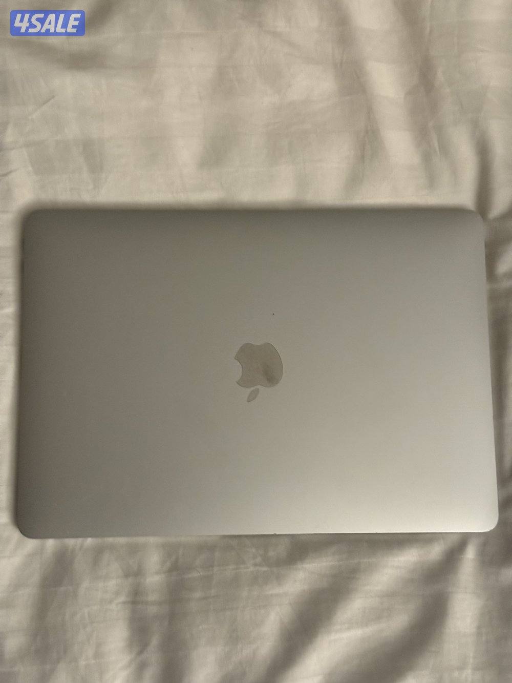 MacBook Pro 13” 2017 نظيف جدا مع البوكس1