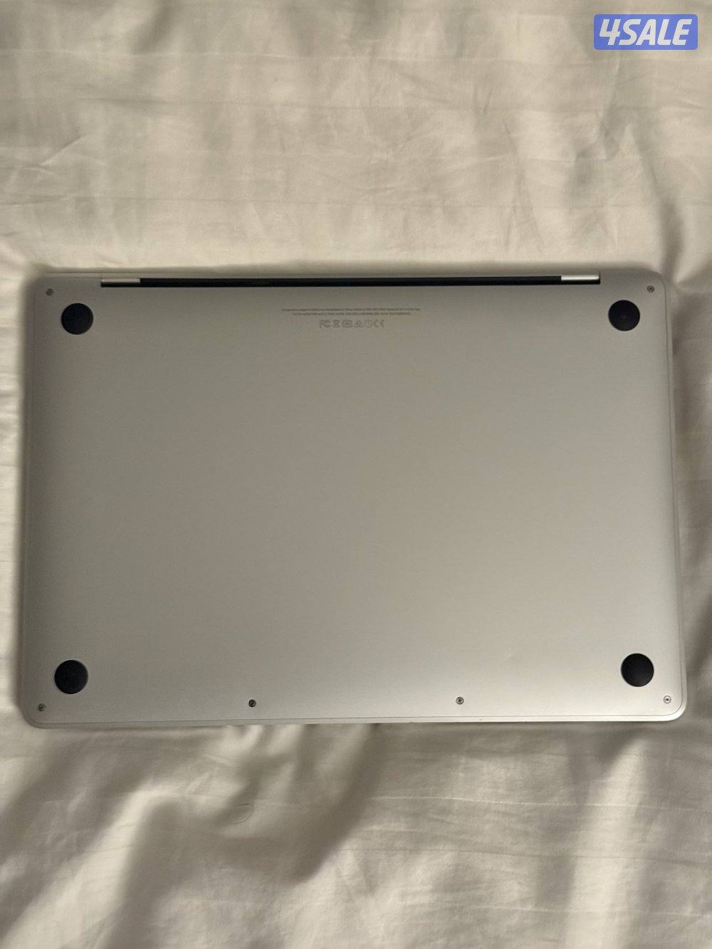 MacBook Pro 13” 2017 نظيف جدا مع البوكس2