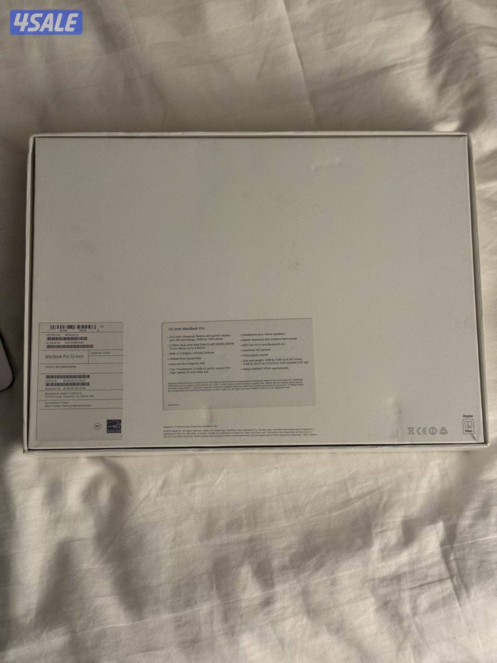 MacBook Pro 13” 2017 نظيف جدا مع البوكس7