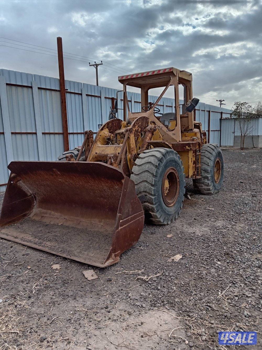 للبيع تركتر كتربلر ٩٥٠ سي1