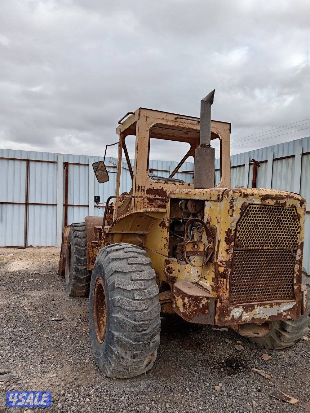 للبيع تركتر كتربلر ٩٥٠ سي2