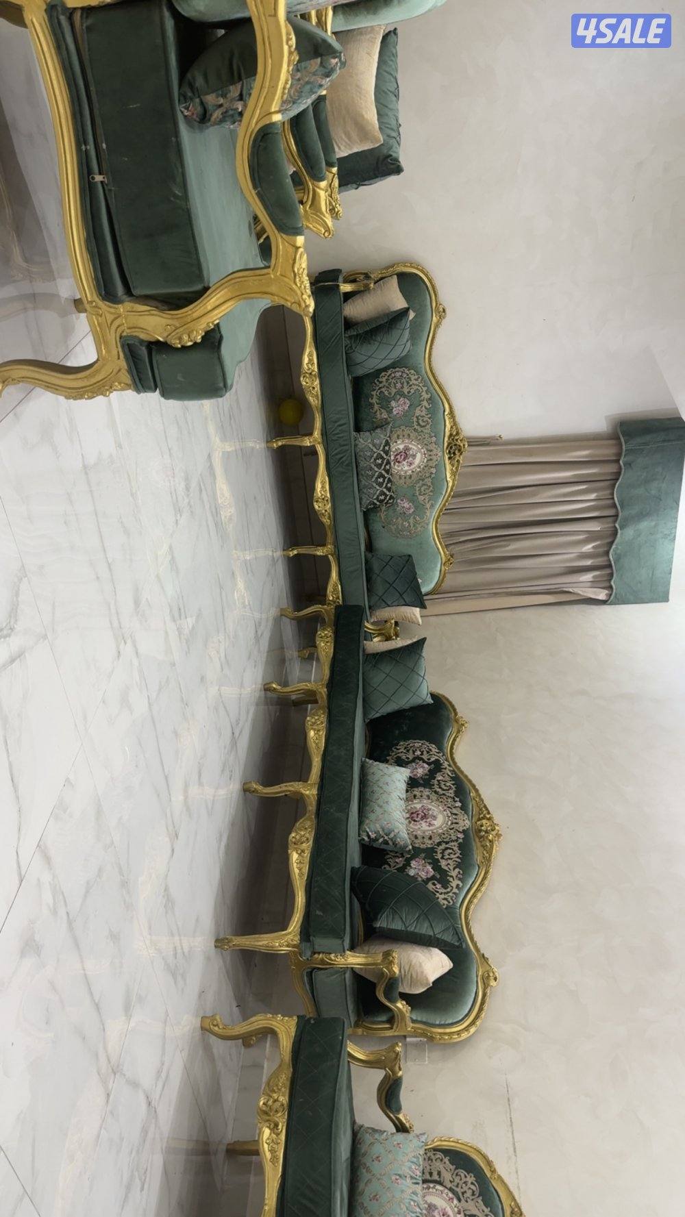 للبيع كنب مع طاولات جلسه كامله التواصل واتس اب 100 KD1