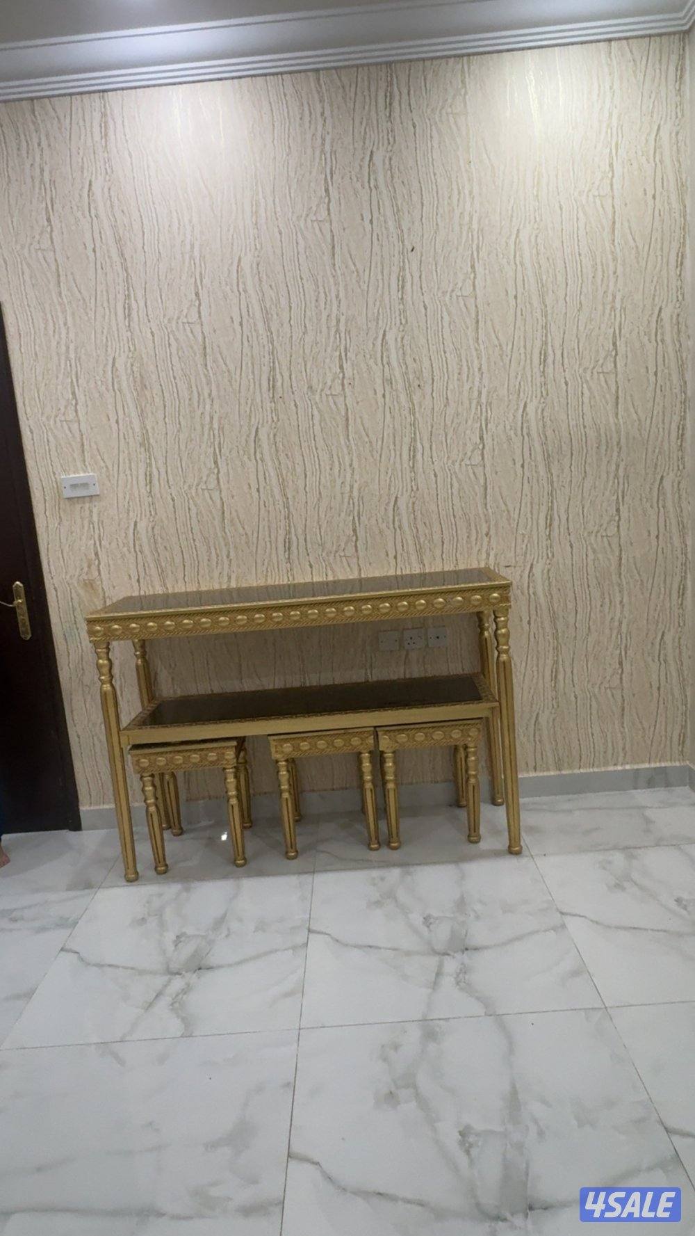 للبيع كنب مع طاولات جلسه كامله التواصل واتس اب 100 KD2