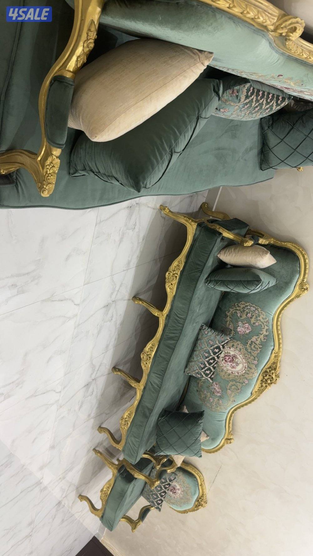 للبيع كنب مع طاولات جلسه كامله التواصل واتس اب 100 KD6