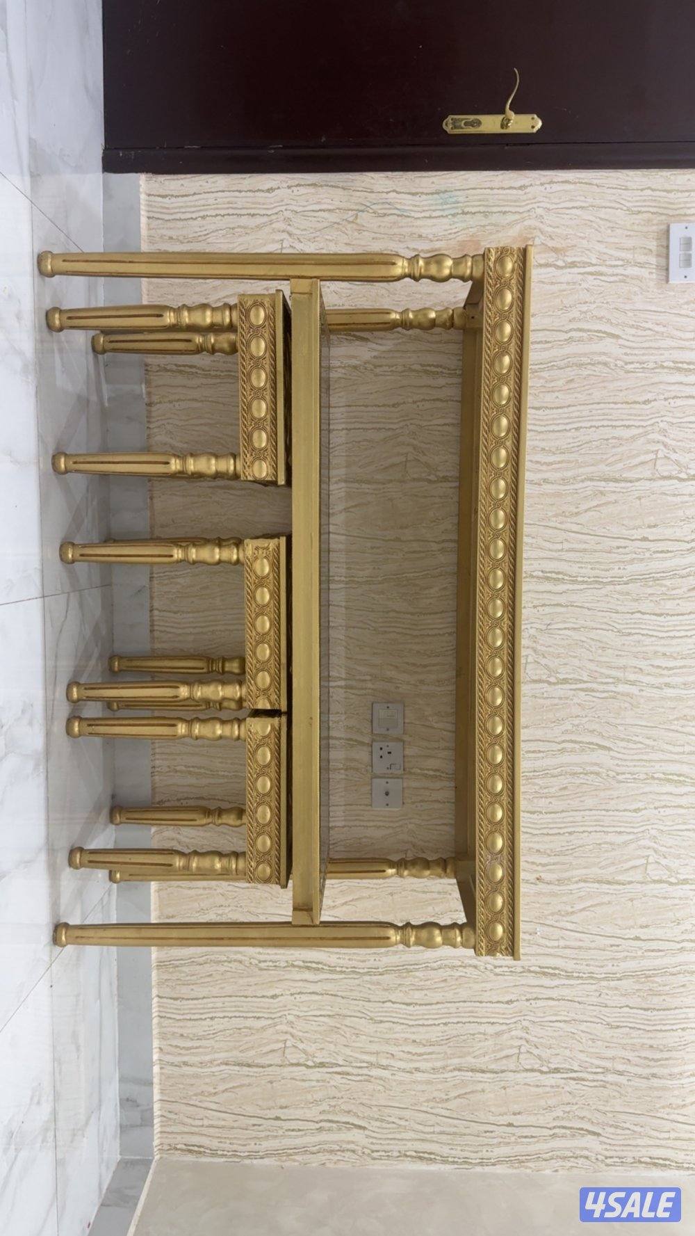 للبيع كنب مع طاولات جلسه كامله التواصل واتس اب 100 KD8