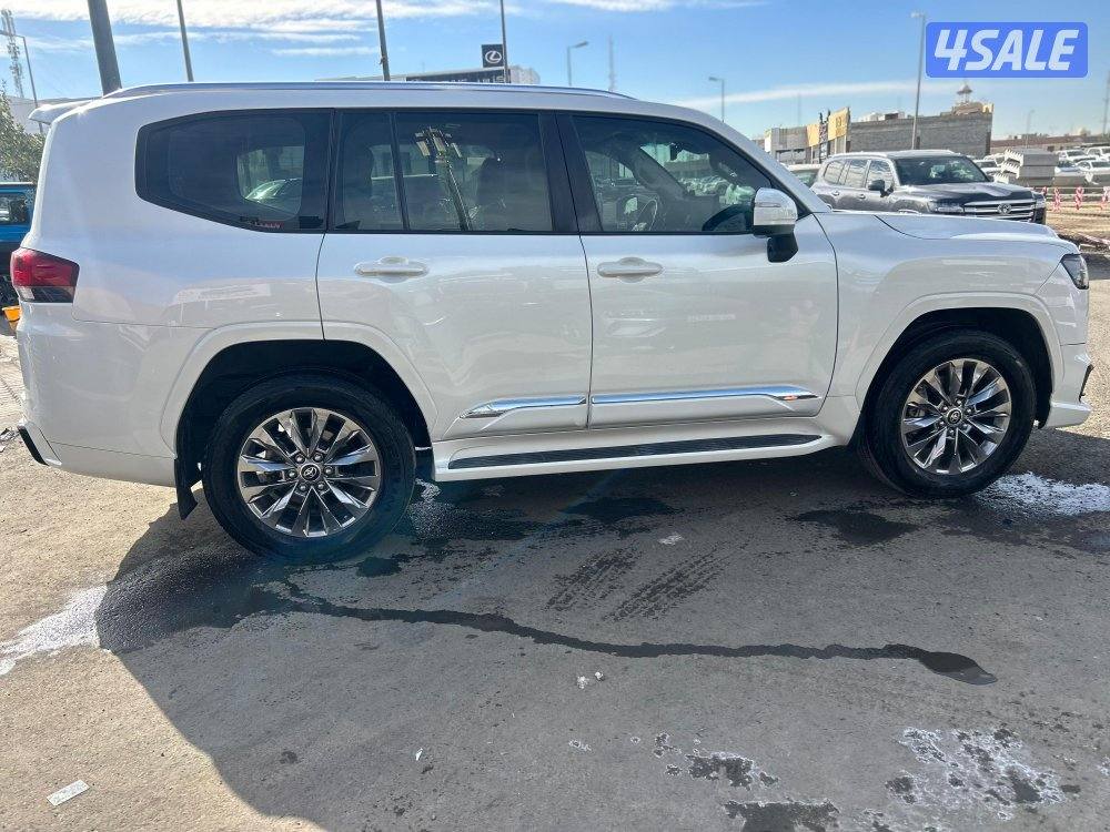 تويوتا لاند كروزر GX.R AEROs
 twin turbo.V6
موديل 2023
ماشى 111.000 k.2