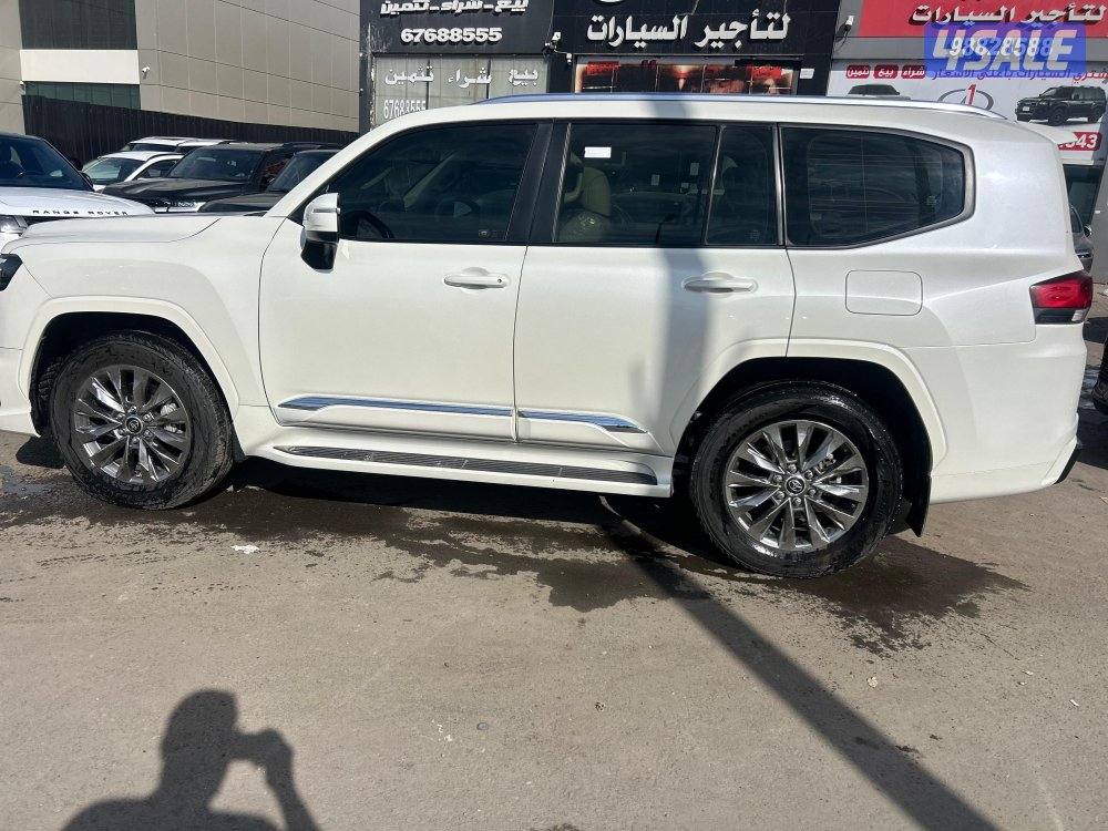 تويوتا لاند كروزر GX.R AEROs
 twin turbo.V6
موديل 2023
ماشى 111.000 k.3