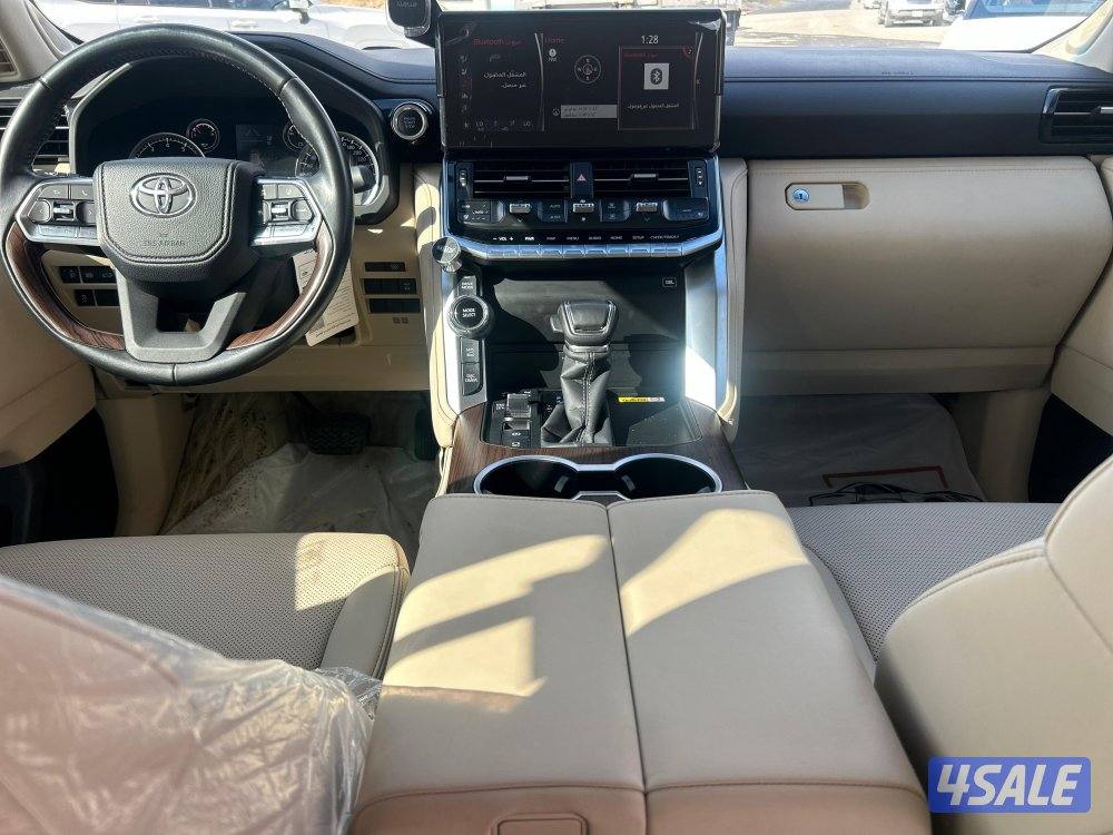 تويوتا لاند كروزر GX.R AEROs
 twin turbo.V6
موديل 2023
ماشى 111.000 k.5