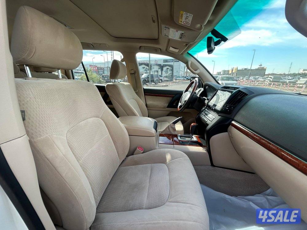 تويوتا لاند كروزر GX.R -V8
موديل 2014
ماشى 288.000 k.m 
وارد الساير5