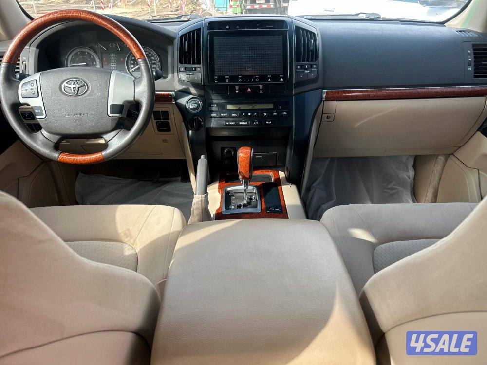 تويوتا لاند كروزر GX.R -V8
موديل 2014
ماشى 288.000 k.m 
وارد الساير6