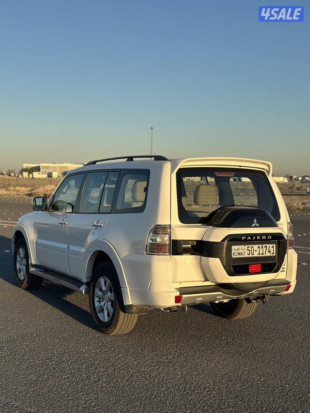 للبيع باجيرو مديل 2017 عداد 207 صبغ الوكاله2