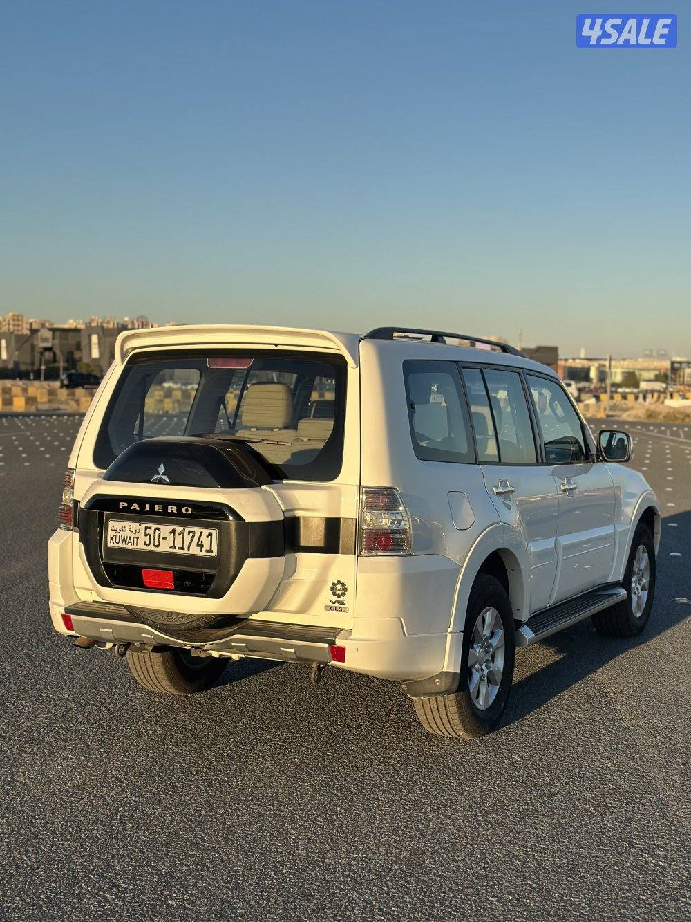 للبيع باجيرو مديل 2017 عداد 207 صبغ الوكاله3