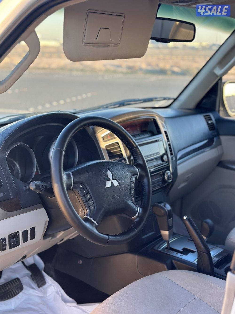 للبيع باجيرو مديل 2017 عداد 207 صبغ الوكاله4