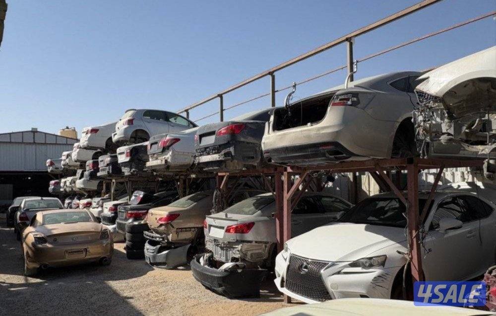 يوجد لدينا قطع غيار جميع أنواع السيارات1