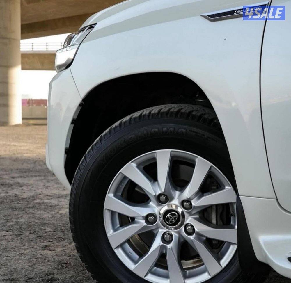 Land Cruiser GXR V62