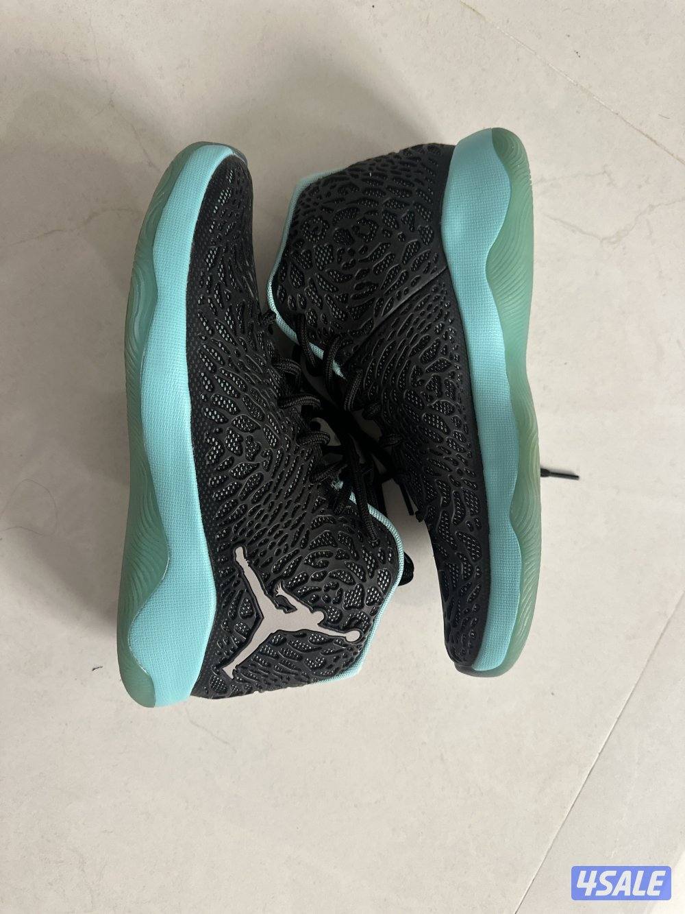 على السوم جوردن اصلي مقاس ٤٠ ونص بدون كرتون ونظيف لبسه او لبستين0