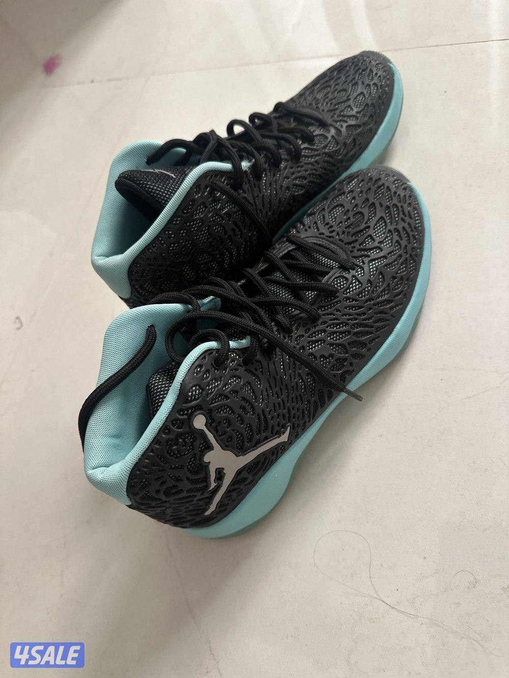 على السوم جوردن اصلي مقاس ٤٠ ونص بدون كرتون ونظيف لبسه او لبستين1