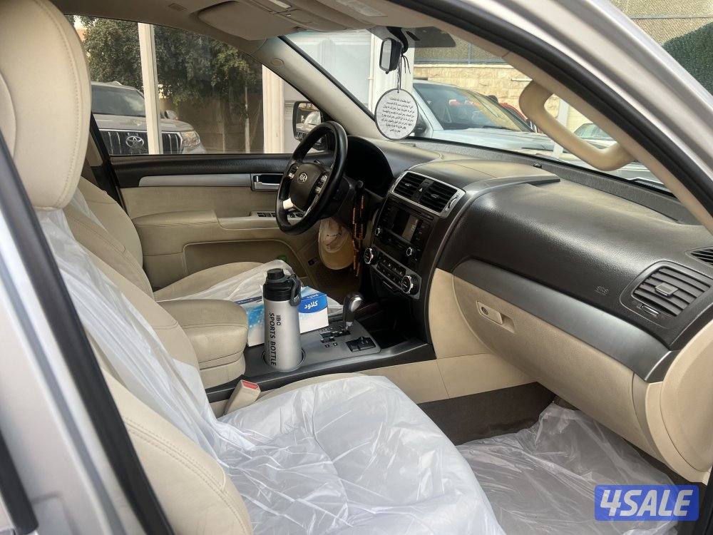 للبيع جيب كيا موهافي -6سلندر اللون سلفر -موديل 2017  بحالة جيدة0