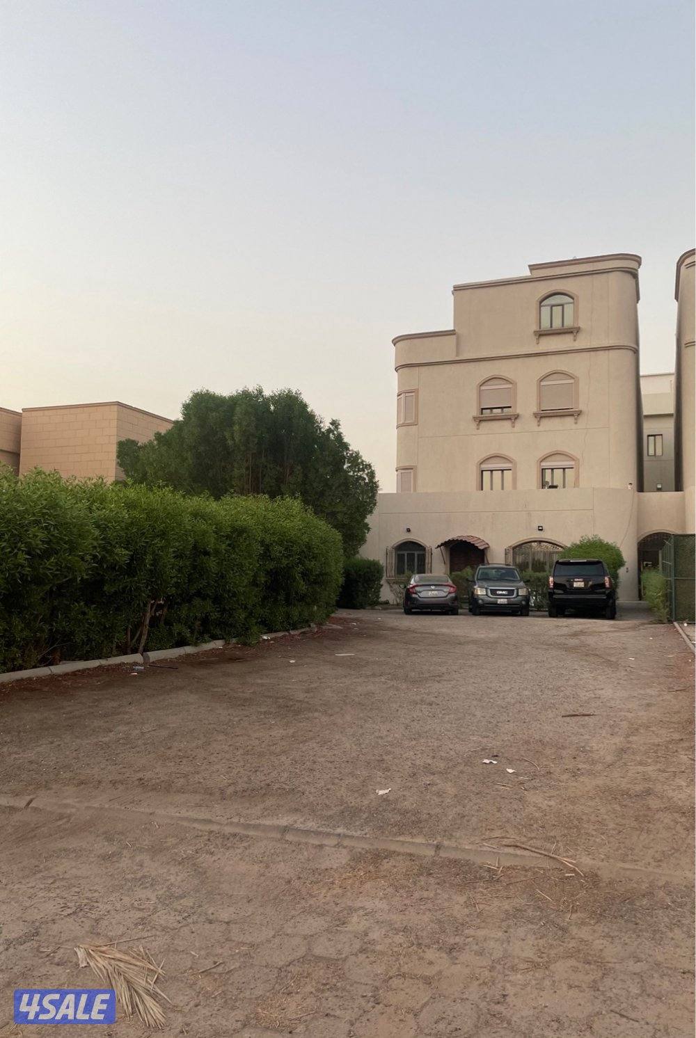 للايجار شقة في الصليبيخات علي الشارع العام مقابل المسجد وبجانب الجمعية0