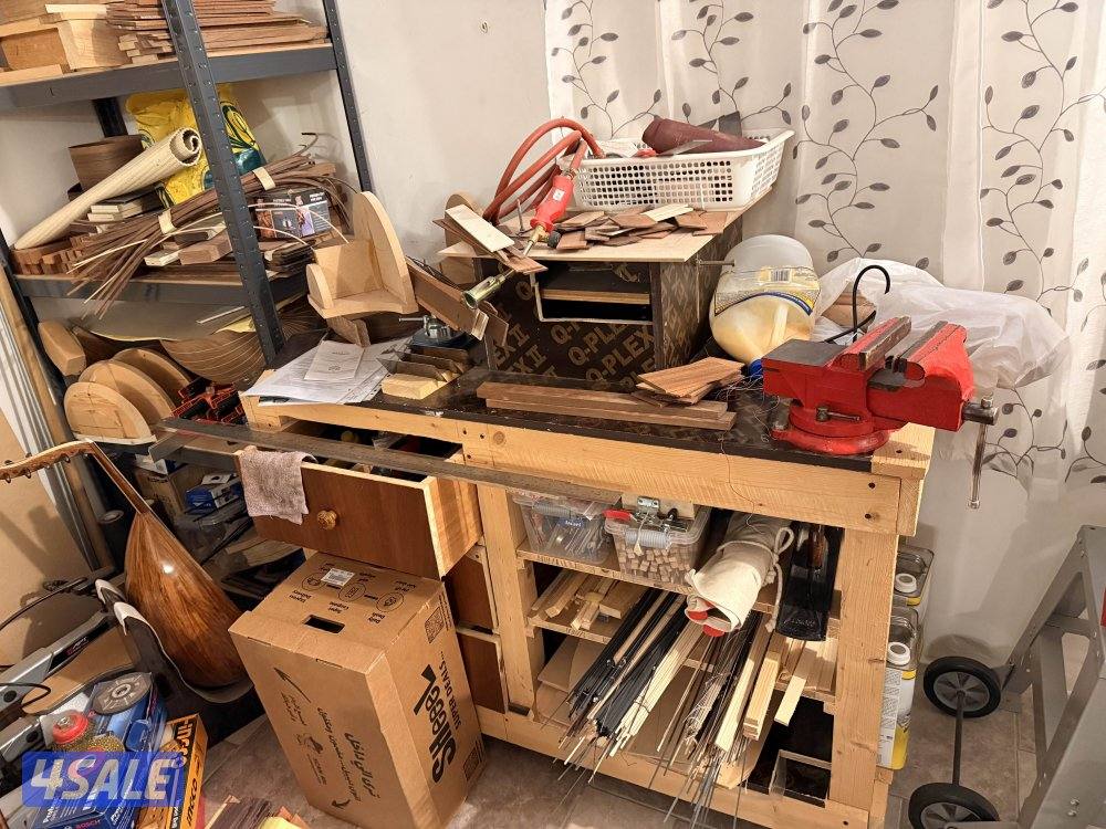 للبيع ورشة لصناعة الالات الموسيقية0