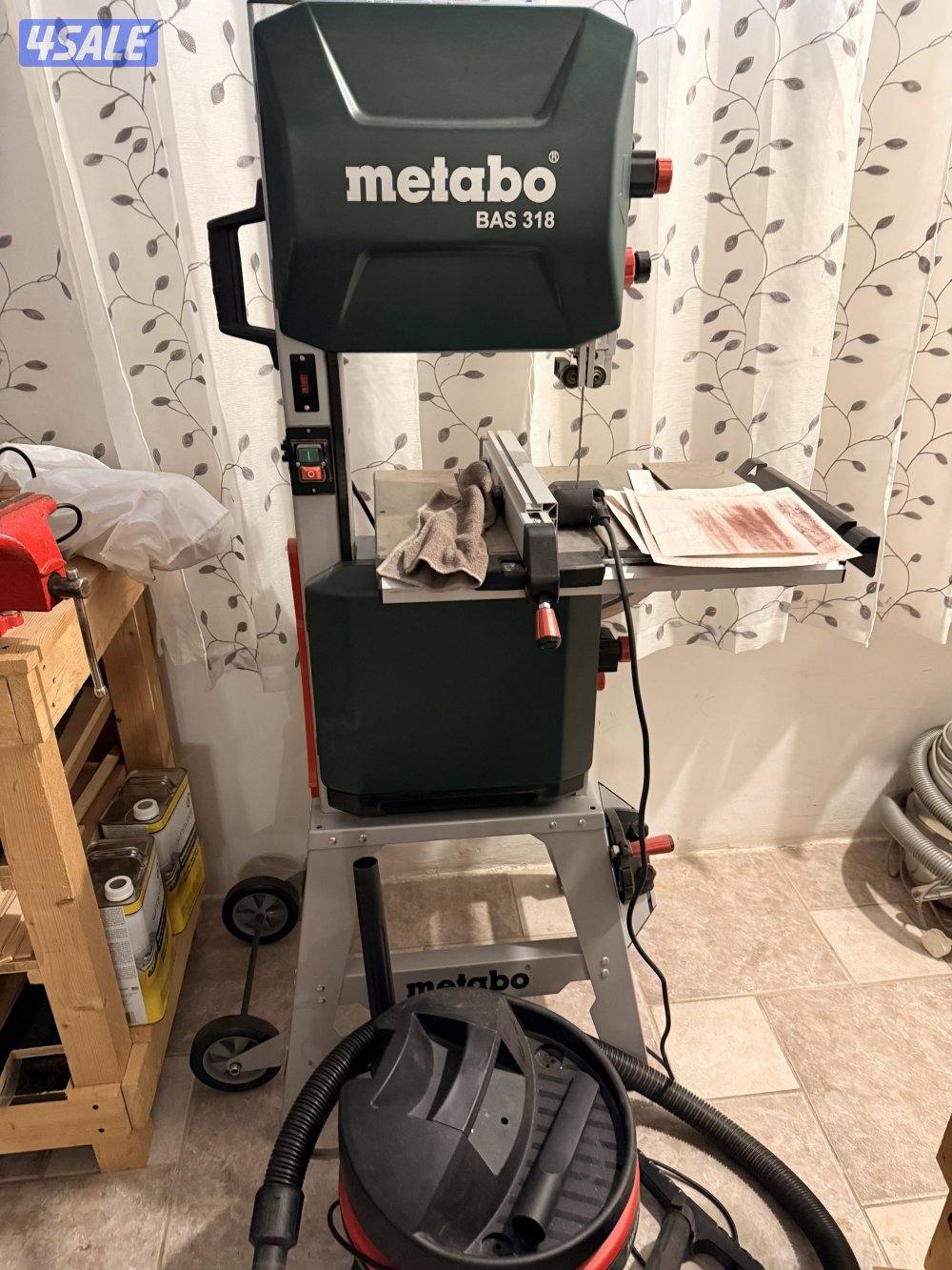 للبيع ورشة لصناعة الالات الموسيقية5