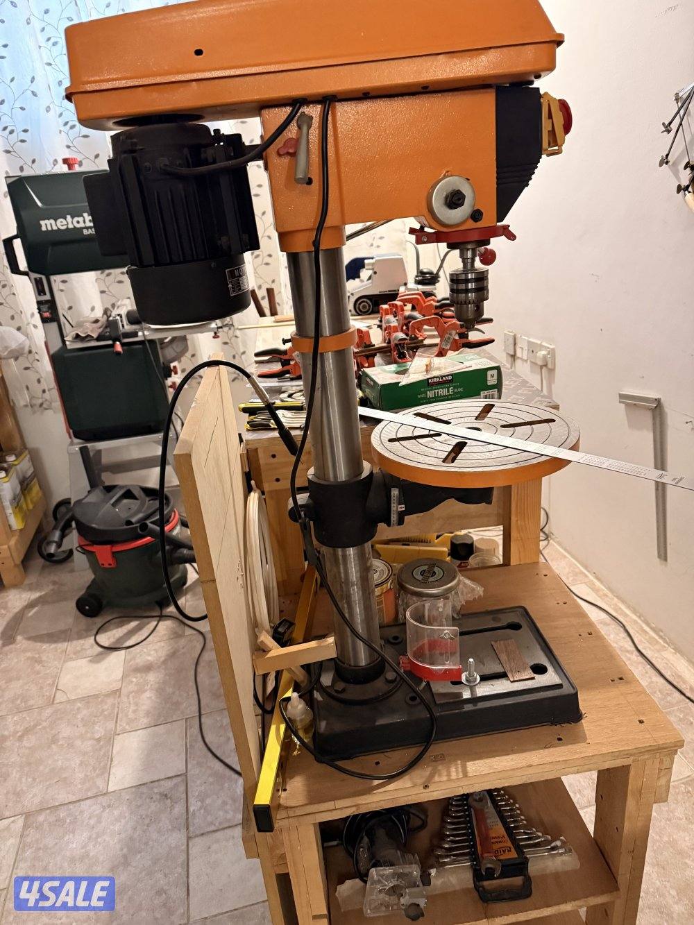 للبيع ورشة لصناعة الالات الموسيقية6