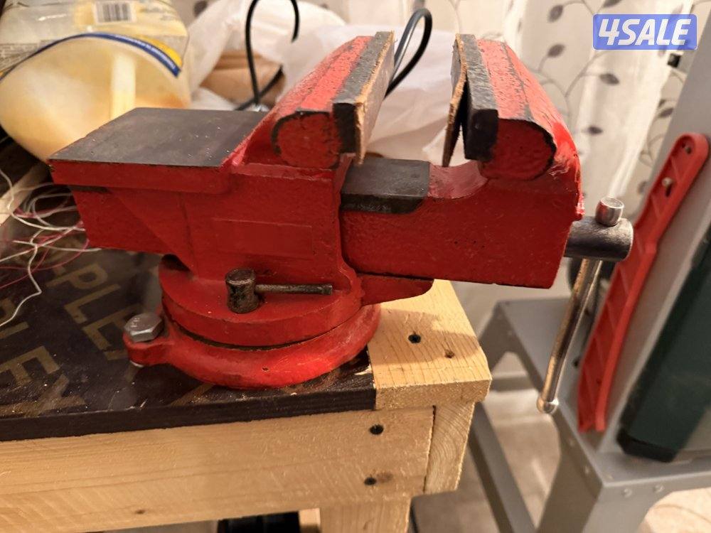 للبيع ورشة لصناعة الالات الموسيقية8