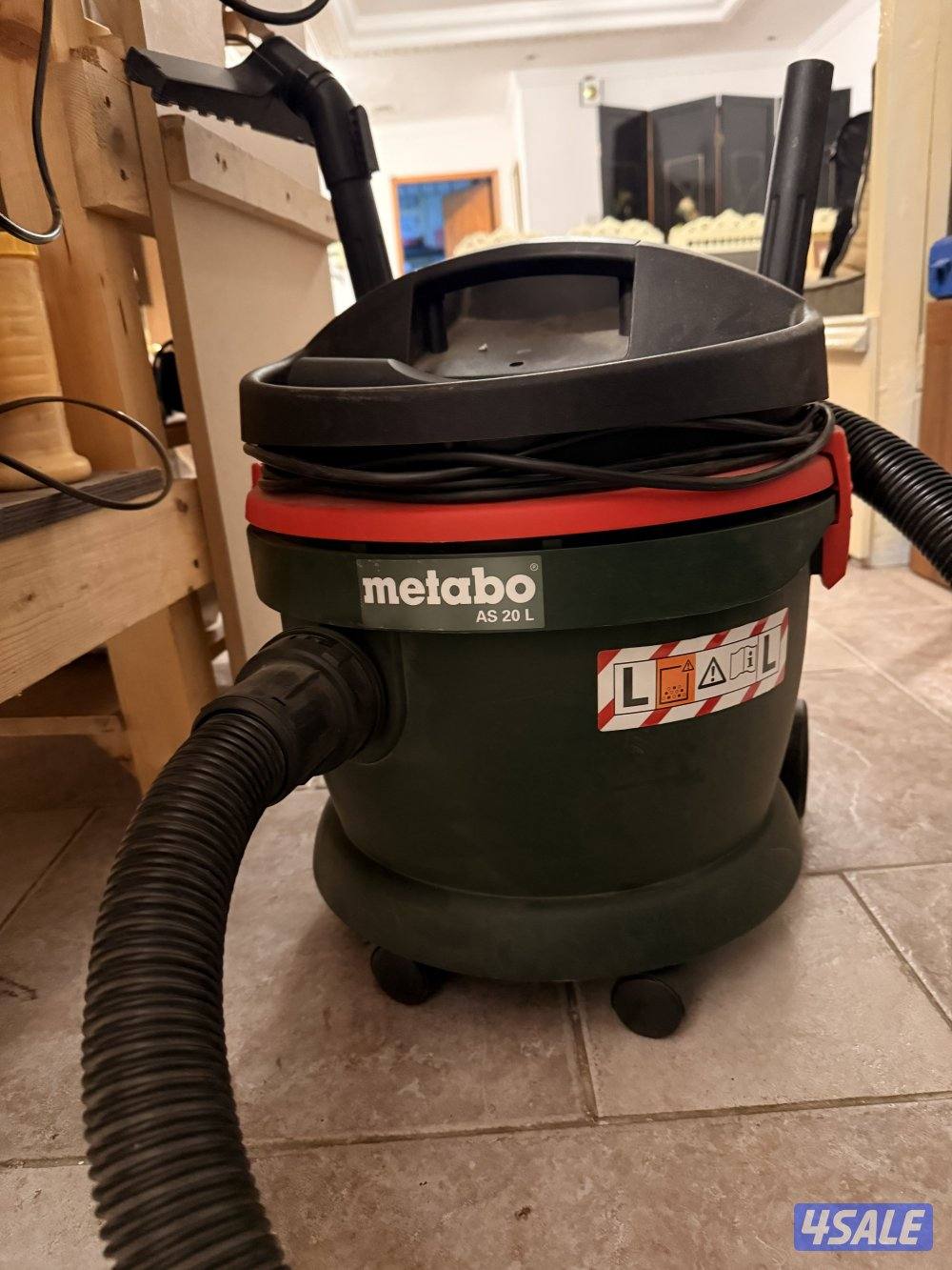 للبيع ورشة لصناعة الالات الموسيقية9