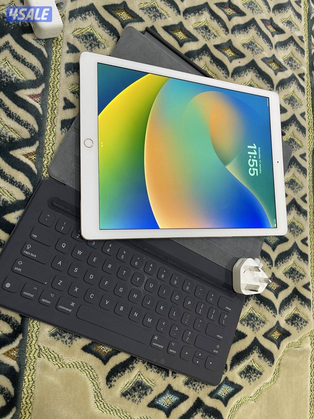 ايباد ابل برو 12.9 انش 128 قيقا خط شريحة نظيف مو مصلح مع كيبورد ابل0