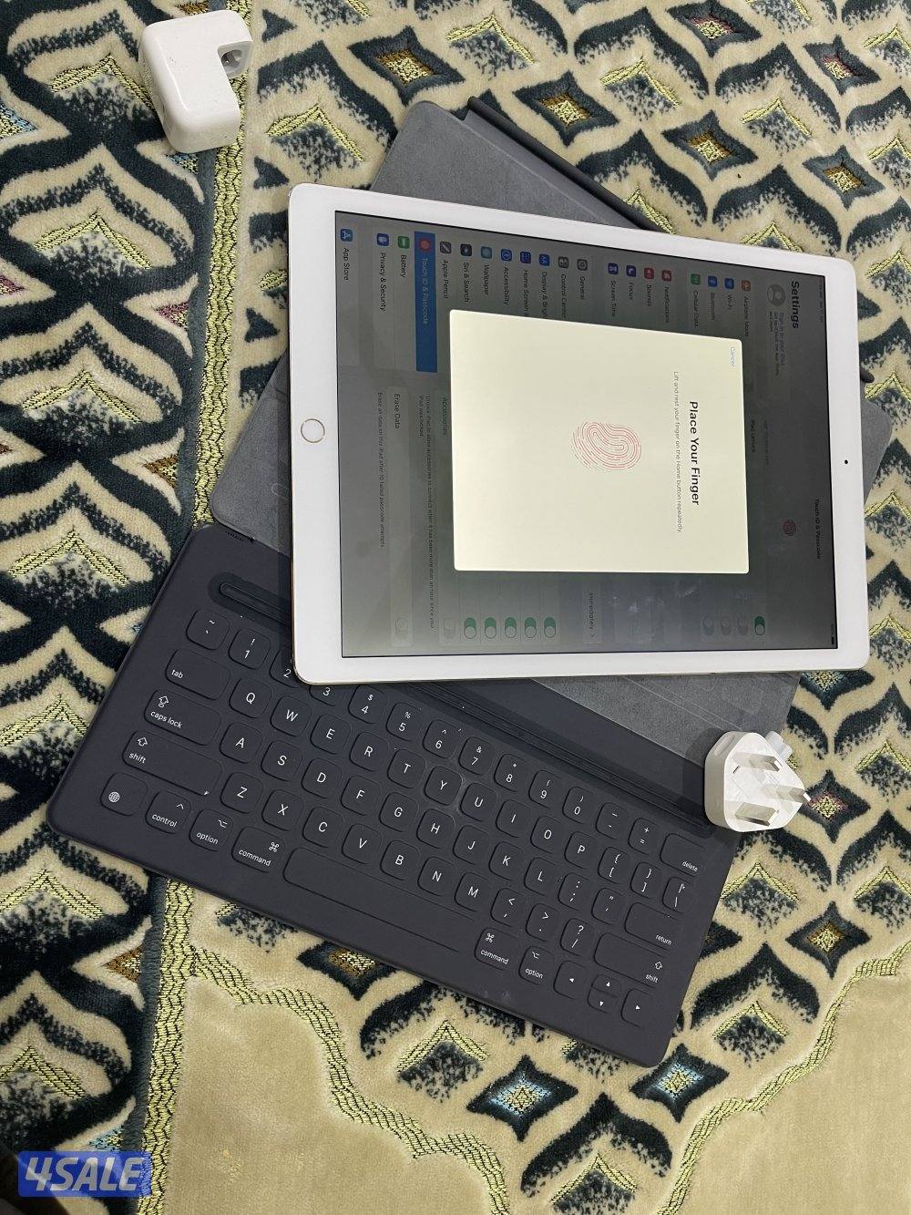 ايباد ابل برو 12.9 انش 128 قيقا خط شريحة نظيف مو مصلح مع كيبورد ابل2