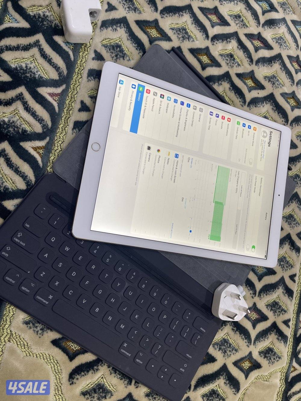 ايباد ابل برو 12.9 انش 128 قيقا خط شريحة نظيف مو مصلح مع كيبورد ابل3